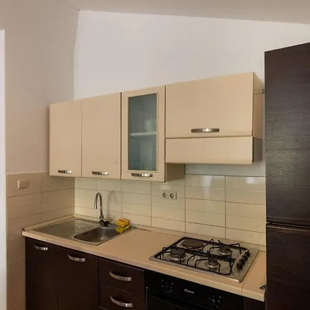 L&l - Two-bedroom With Terrace 아파트