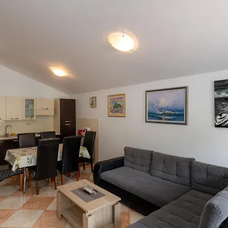 L&l - Two-bedroom With Terrace